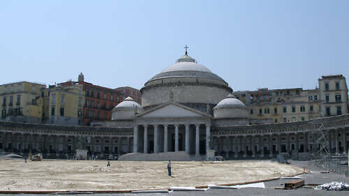 italie neapol bazilika sv frantiska z pauly