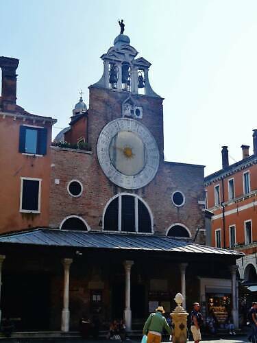 Kostel San Giacomo di Rialto v Benátkách v Itálii
