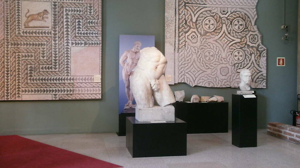 mestske archeologicke muzeum galerie socha