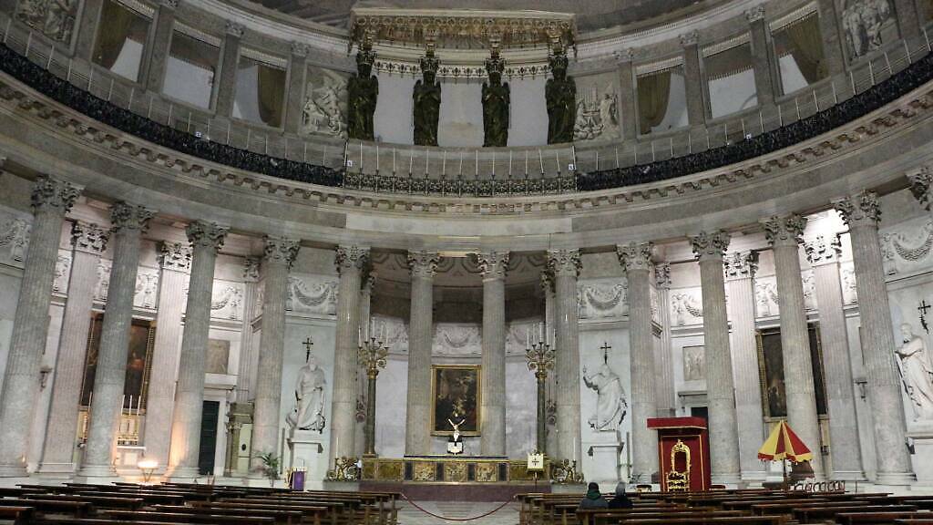neapol italie bazilika sv frantiska z pauly