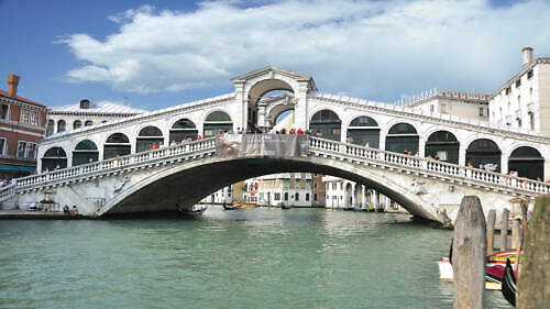 Most Rialto v Benátkách v Itálii