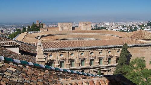 Palác Karla V. v Alhambře v Granadě