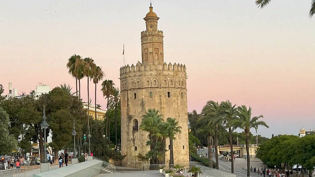 Zlatá věž v Seville (Torre del Oro de Sevilla)
