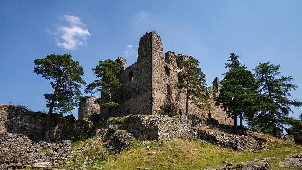 zricenina hradu helfenburk