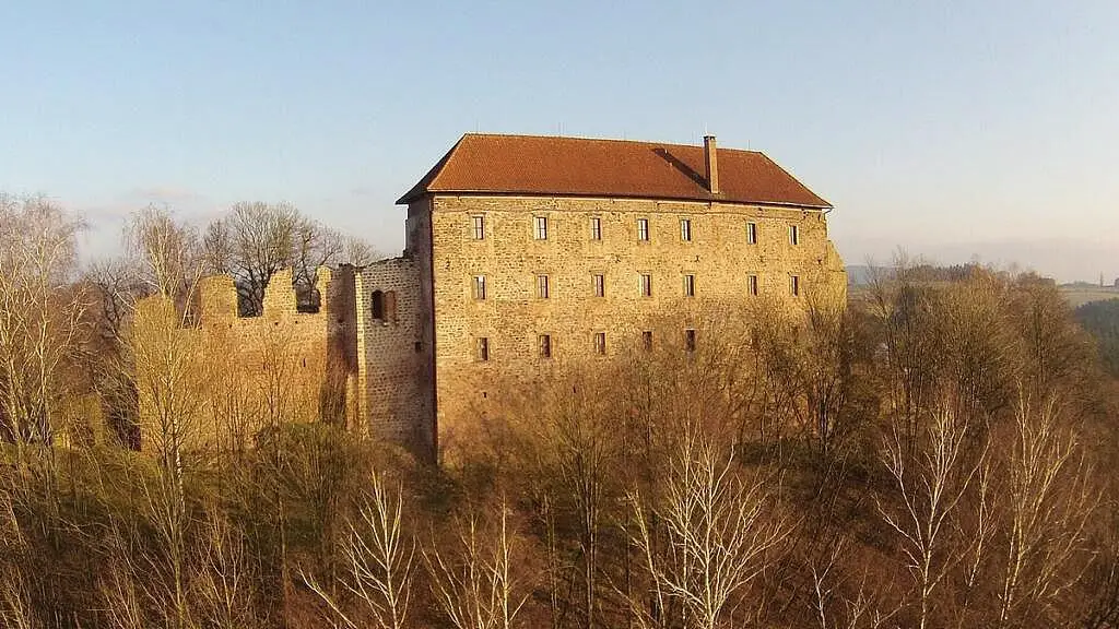 Zřícenina hradu Pecka